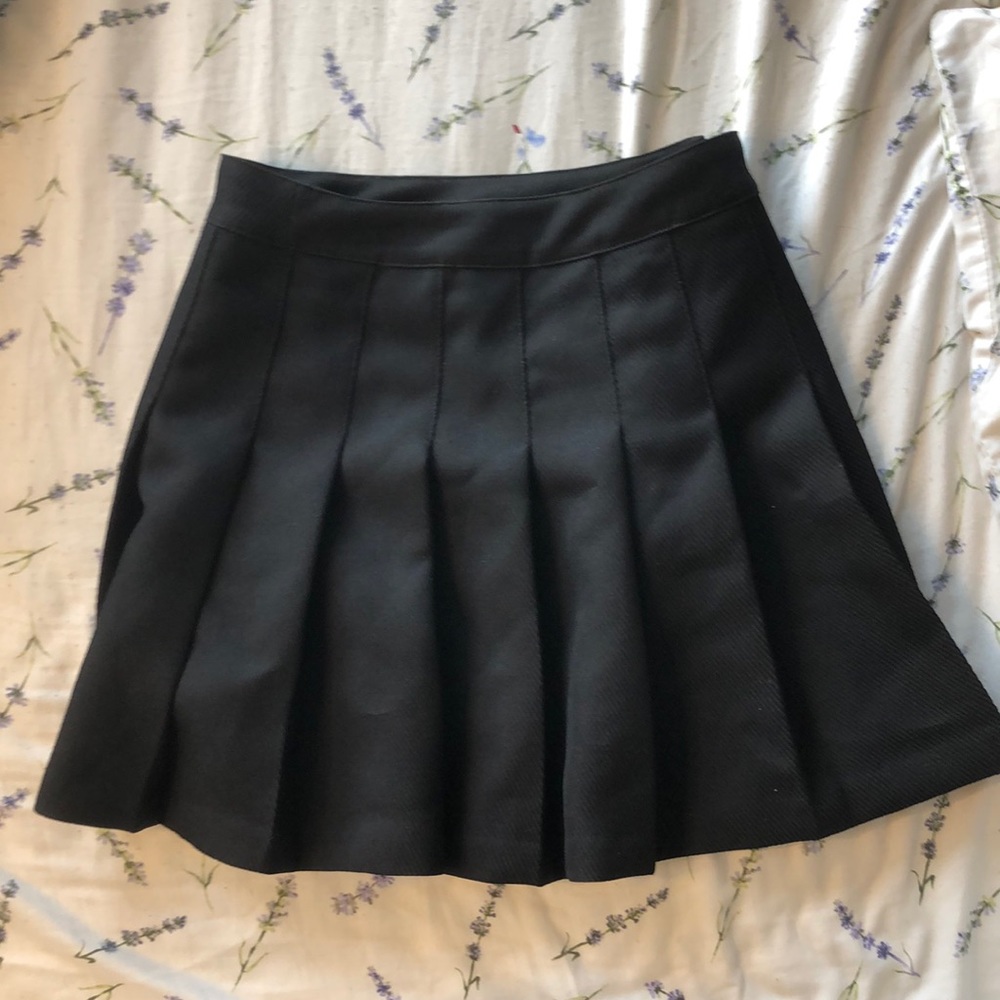 H&M Black pleated skirt